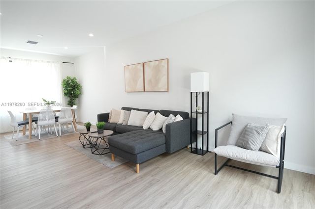 211 SE 4th St 3, Hallandale Beach, FL 33009