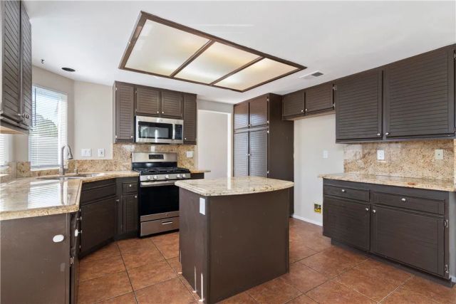 36194 Toulon, Murrieta, CA 92562