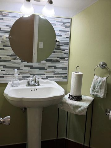 12236 NW 33rd St, Sunrise, FL 33323