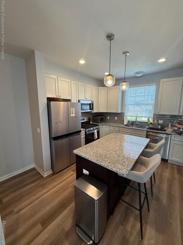 4931 Treeside Lane, Troy, MI 48098