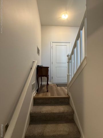 4931 Treeside Lane, Troy, MI 48098