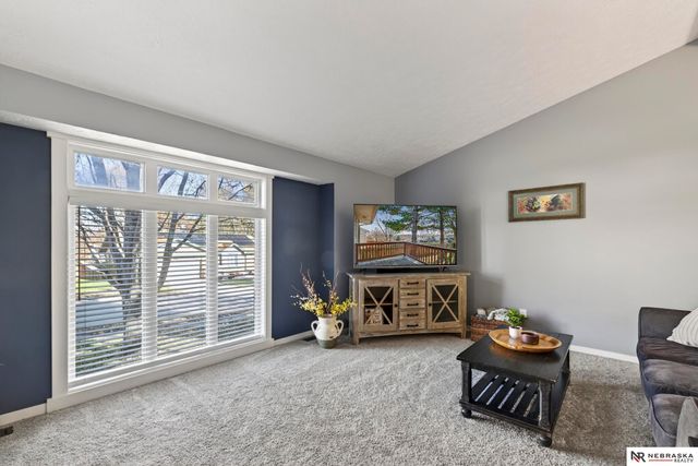 3721 Falcon Drive, Bellevue, NE 68123