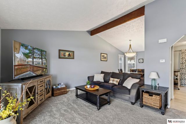 3721 Falcon Drive, Bellevue, NE 68123