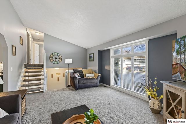 3721 Falcon Drive, Bellevue, NE 68123