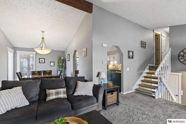 3721 Falcon Drive, Bellevue, NE 68123