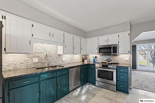 3721 Falcon Drive, Bellevue, NE 68123