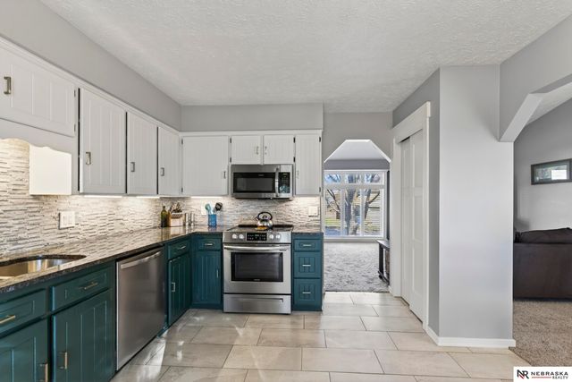 3721 Falcon Drive, Bellevue, NE 68123