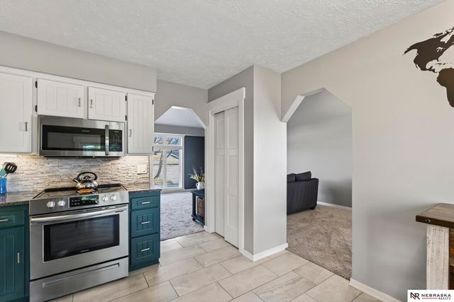 3721 Falcon Drive, Bellevue, NE 68123