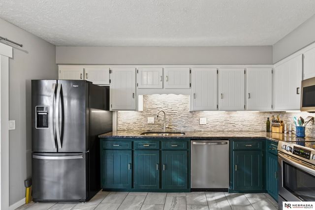 3721 Falcon Drive, Bellevue, NE 68123