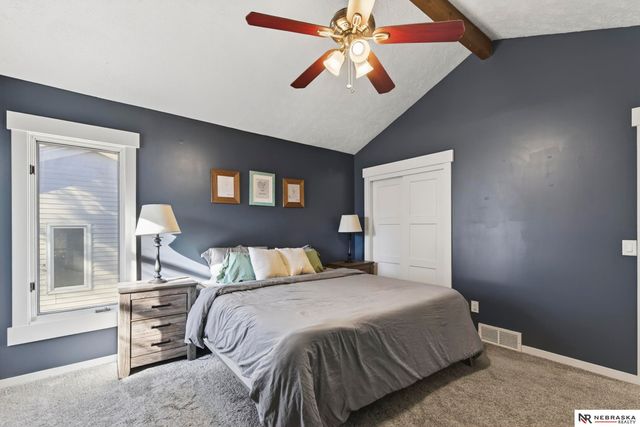 3721 Falcon Drive, Bellevue, NE 68123