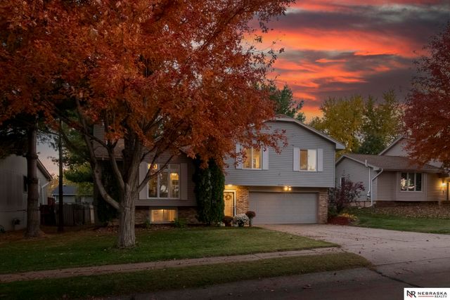 3721 Falcon Drive, Bellevue, NE 68123