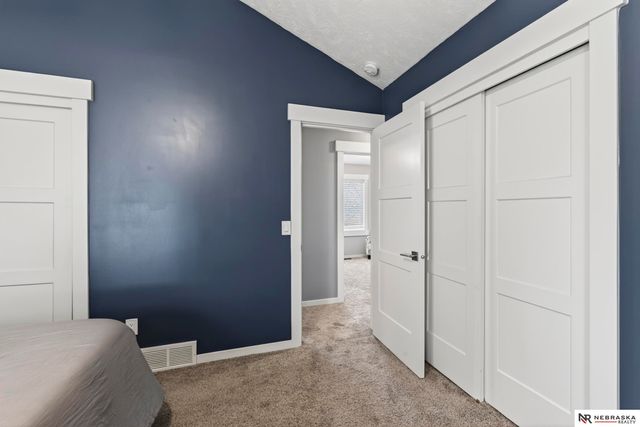 3721 Falcon Drive, Bellevue, NE 68123