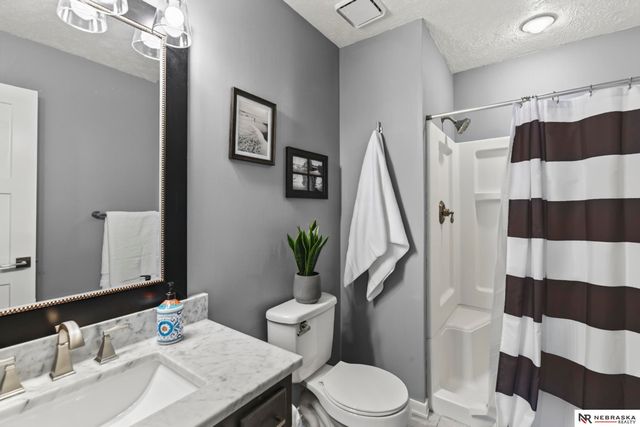 3721 Falcon Drive, Bellevue, NE 68123