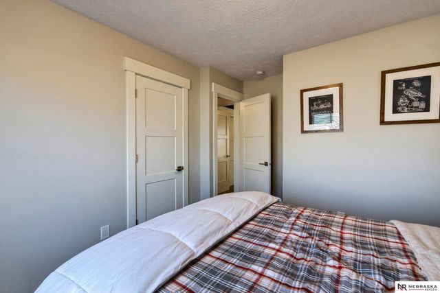 3721 Falcon Drive, Bellevue, NE 68123