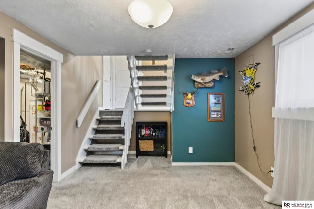 3721 Falcon Drive, Bellevue, NE 68123