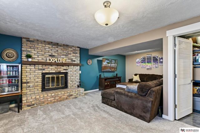 3721 Falcon Drive, Bellevue, NE 68123