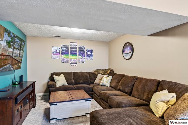 3721 Falcon Drive, Bellevue, NE 68123