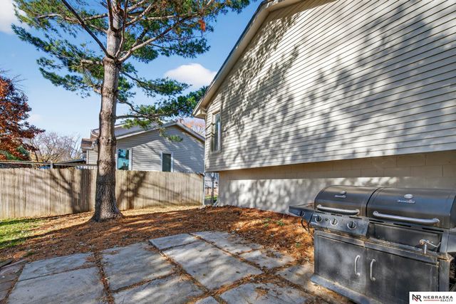 3721 Falcon Drive, Bellevue, NE 68123