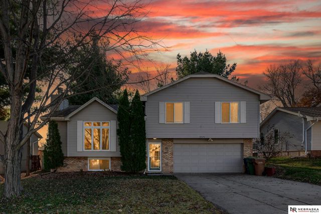 3721 Falcon Drive, Bellevue, NE 68123