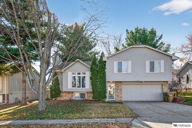 3721 Falcon Drive, Bellevue, NE 68123