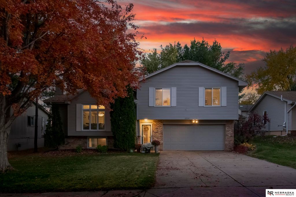 3721 Falcon Drive, Bellevue, NE 68123