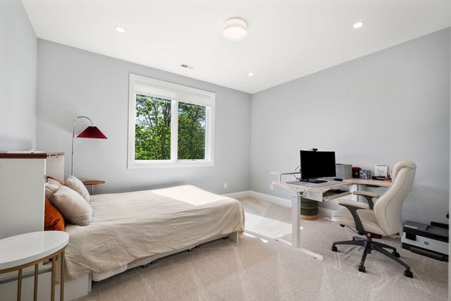 9 Johnson Pl 9, Newton, MA 02466