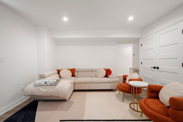 9 Johnson Pl 9, Newton, MA 02466