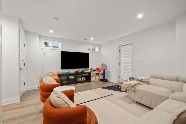 9 Johnson Pl 9, Newton, MA 02466