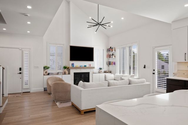 9 Johnson Pl 9, Newton, MA 02466