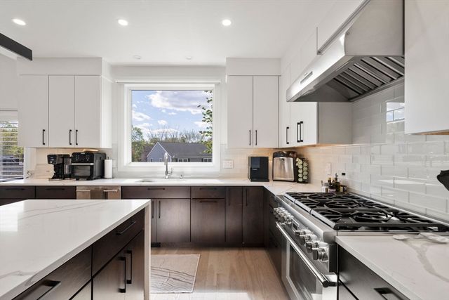 9 Johnson Pl 9, Newton, MA 02466
