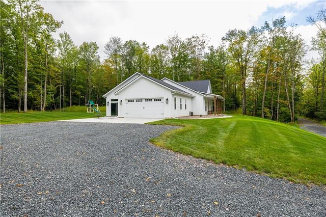 16039 366th St, Stanley, WI 54768