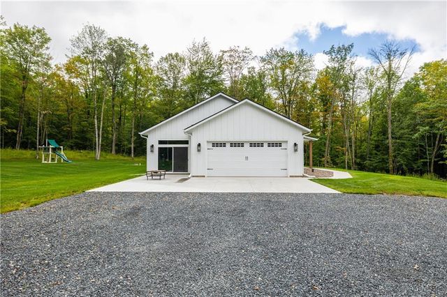 16039 366th St, Stanley, WI 54768