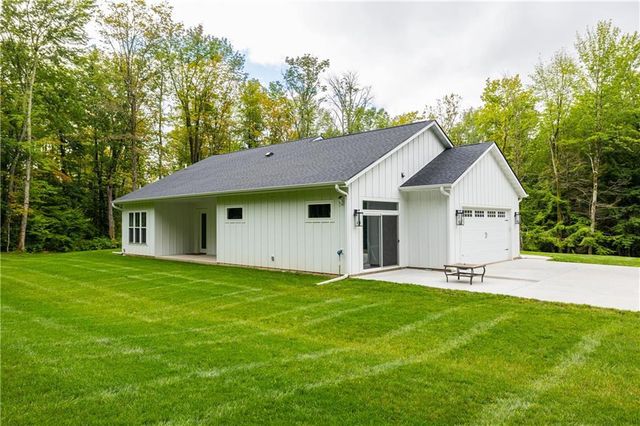 16039 366th St, Stanley, WI 54768