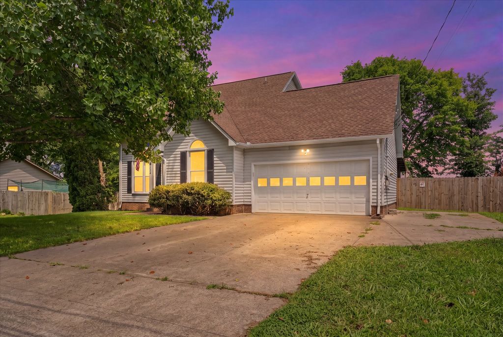 1223 Cobblestone Ln, Clarksville, TN 37042