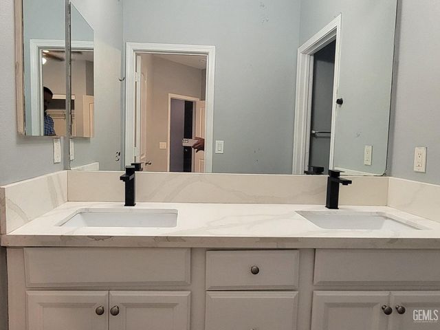 6009 Moonstone Peak Drive, Bakersfield, CA 93313