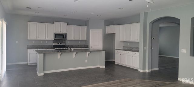 6009 Moonstone Peak Drive, Bakersfield, CA 93313