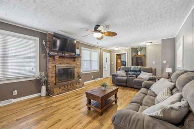 208 N Main St, Cornersville, TN 37047