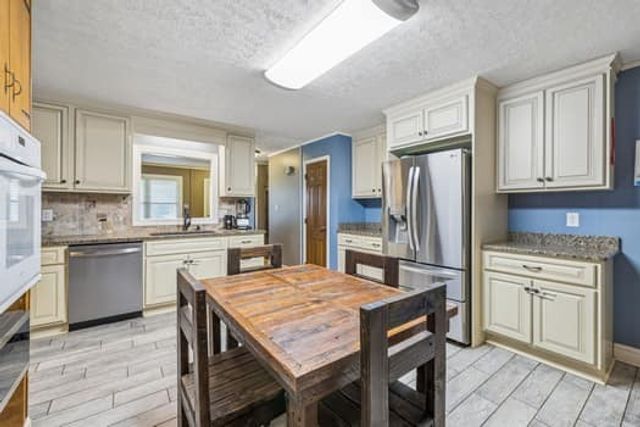 208 N Main St, Cornersville, TN 37047