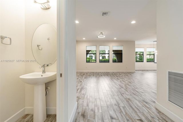 3155 NW 124th Way, Sunrise, FL 33323