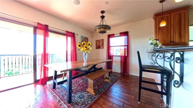 633 Sunnyhill Drive, Los Angeles, CA 90065