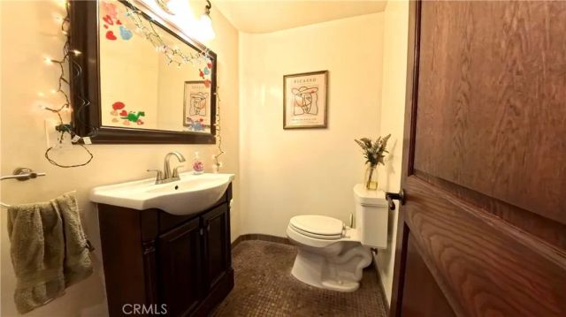 633 Sunnyhill Drive, Los Angeles, CA 90065