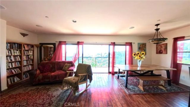 633 Sunnyhill Drive, Los Angeles, CA 90065