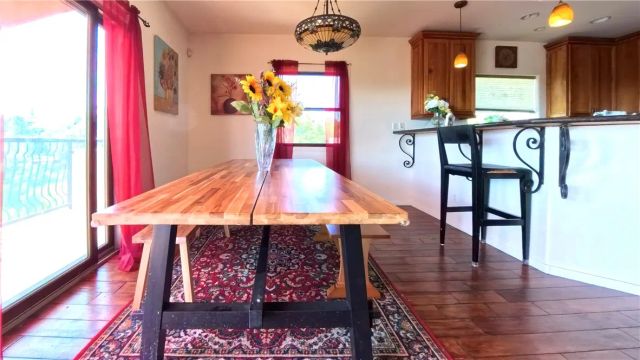 633 Sunnyhill Drive, Los Angeles, CA 90065