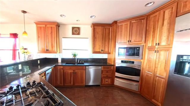 633 Sunnyhill Drive, Los Angeles, CA 90065