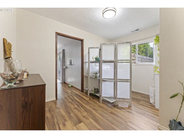 2185 N 8TH St, Coos Bay, OR 97420