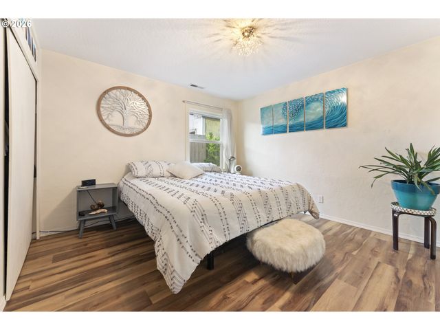 2185 N 8TH St, Coos Bay, OR 97420