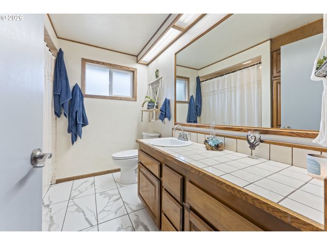 2185 N 8TH St, Coos Bay, OR 97420