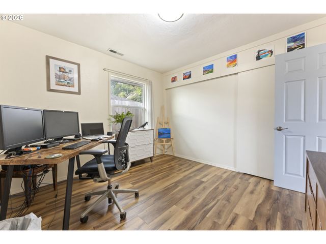 2185 N 8TH St, Coos Bay, OR 97420