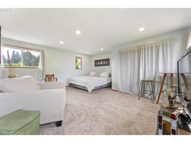 2185 N 8TH St, Coos Bay, OR 97420