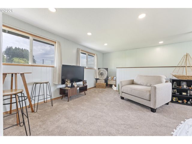 2185 N 8TH St, Coos Bay, OR 97420